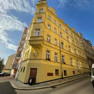 Francis - Lazenske Centrum Karlsbad